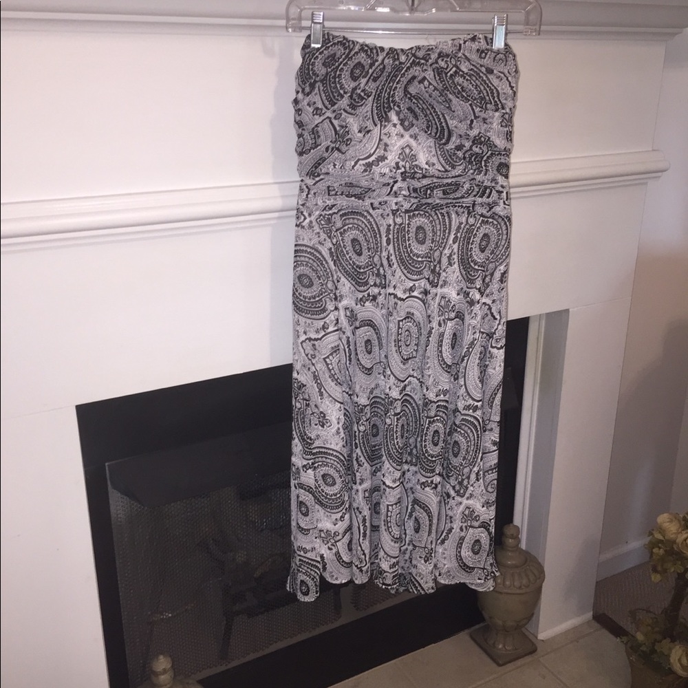 Venus Brand strapless black and white Paisley print dress Size 4